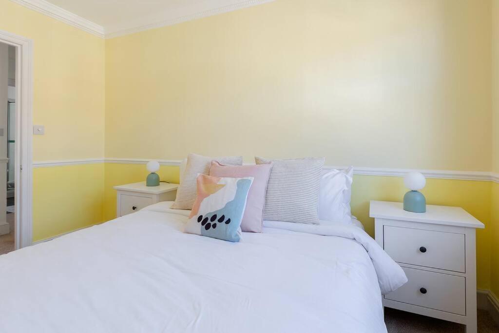 Spacious 3 Bedroom Flat With Terrace London Eksteriør billede
