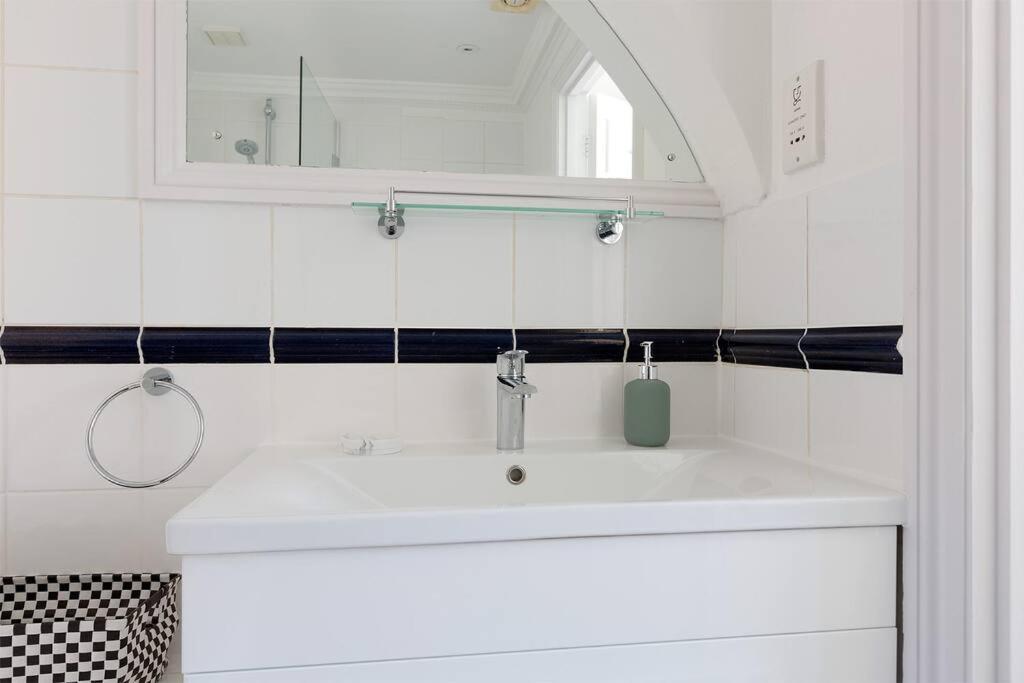 Spacious 3 Bedroom Flat With Terrace London Eksteriør billede